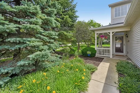 502 Heritage Court St. Charles IL 60175