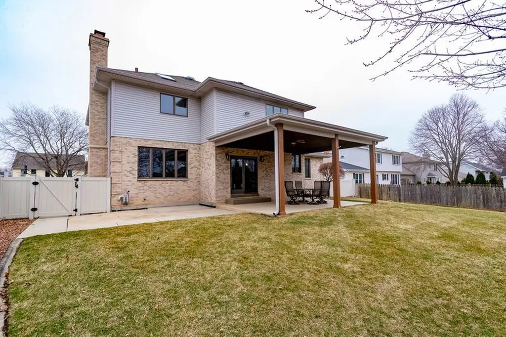 902 Somerset Drive Carol Stream IL 60188