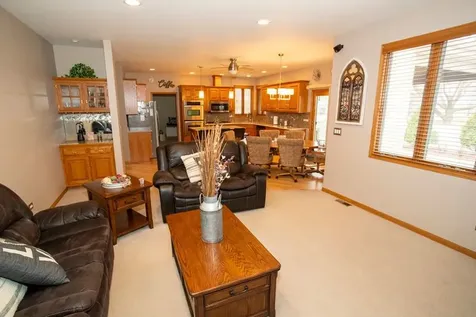 902 Somerset Drive Carol Stream IL 60188