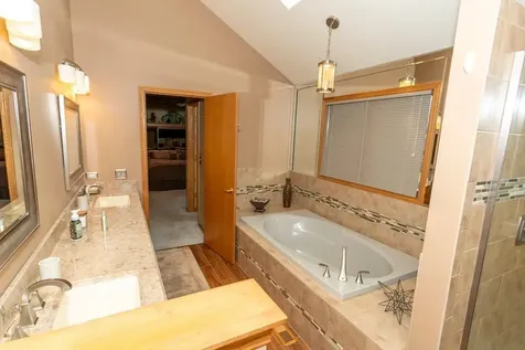 902 Somerset Drive Carol Stream IL 60188