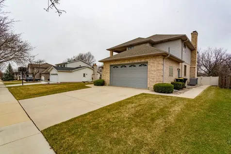 902 Somerset Drive Carol Stream IL 60188