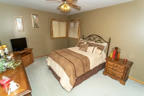 902 Somerset Drive Carol Stream IL 60188