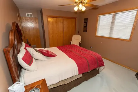 902 Somerset Drive Carol Stream IL 60188