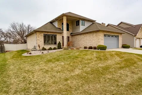 902 Somerset Drive Carol Stream IL 60188