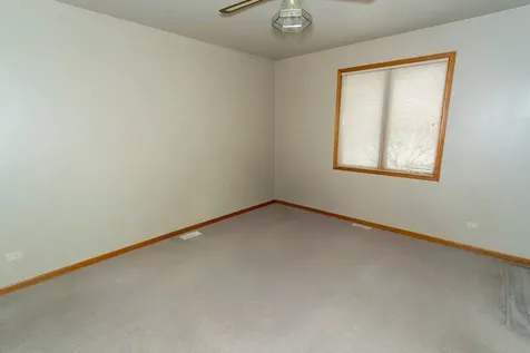 902 Somerset Drive Carol Stream IL 60188