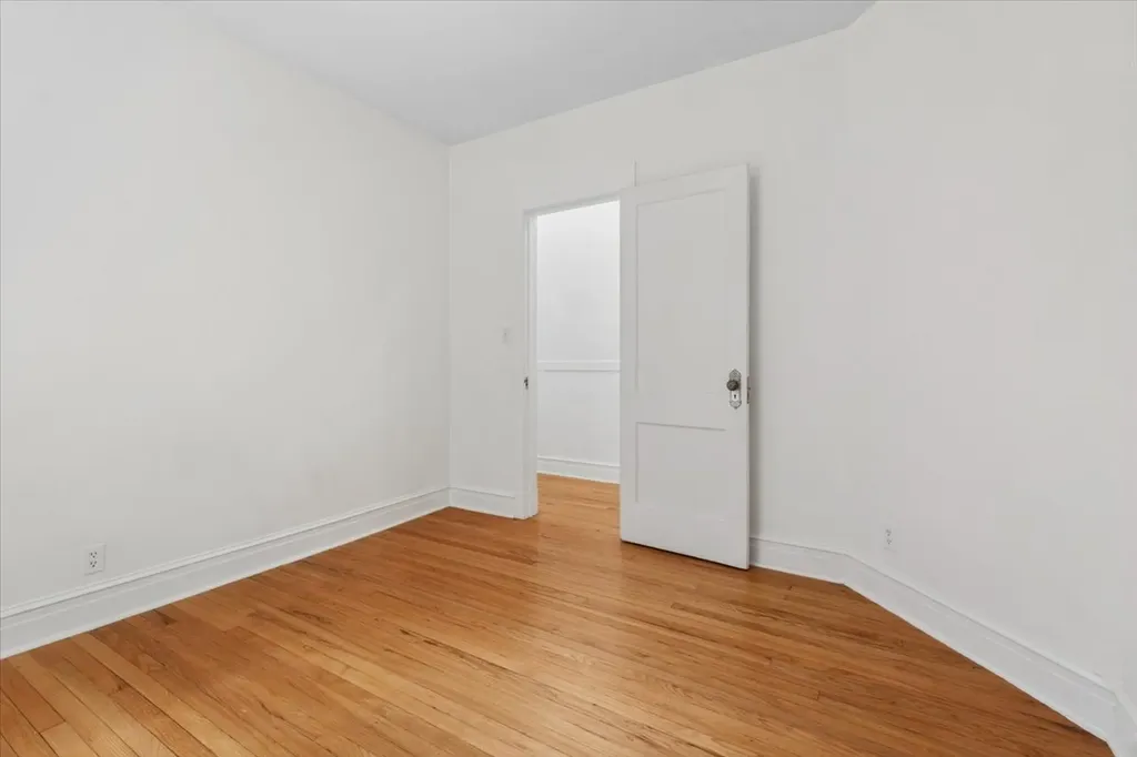 832 West Lakeside Place Chicago IL 60640