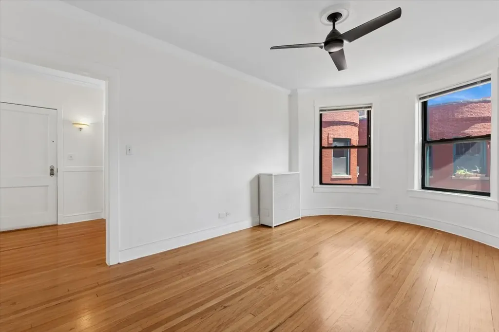 832 West Lakeside Place Chicago IL 60640