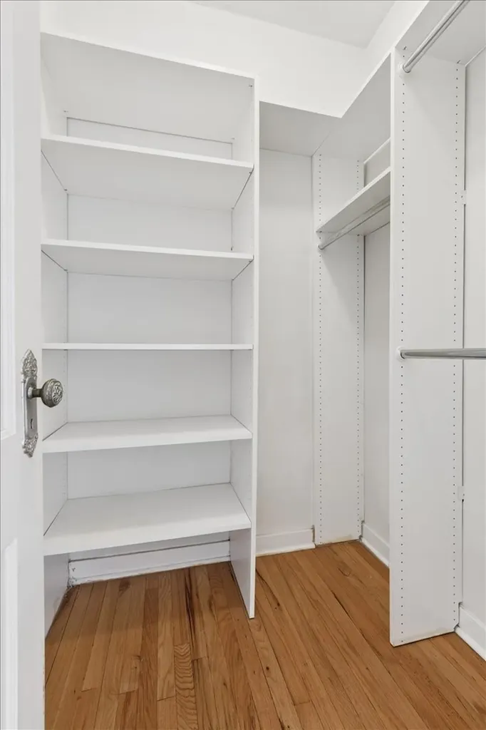 832 West Lakeside Place Chicago IL 60640