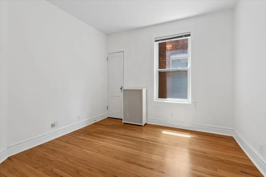 832 West Lakeside Place Chicago IL 60640