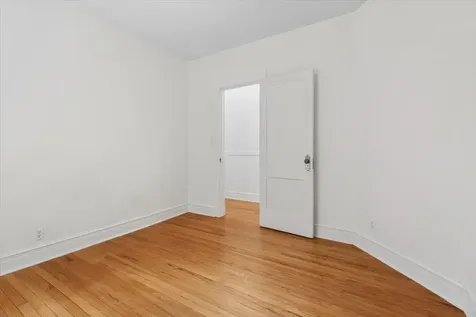 832 West Lakeside Place Chicago IL 60640
