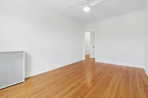 832 West Lakeside Place Chicago IL 60640