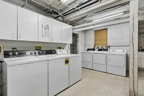 832 West Lakeside Place Chicago IL 60640