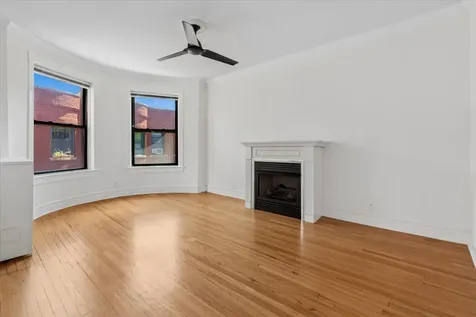 832 West Lakeside Place Chicago IL 60640
