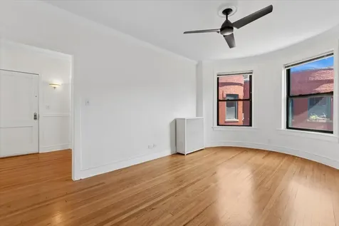 832 West Lakeside Place Chicago IL 60640