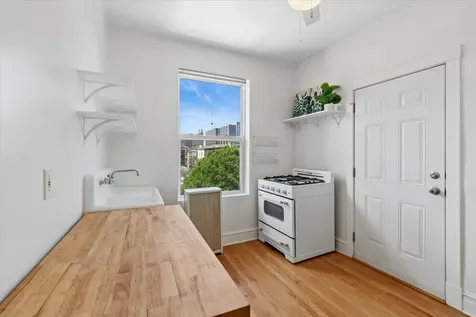 832 West Lakeside Place Chicago IL 60640