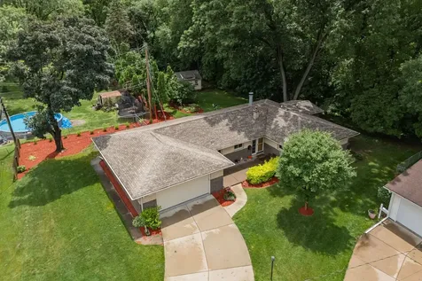 2221 3RD St B Street East Moline IL 61244