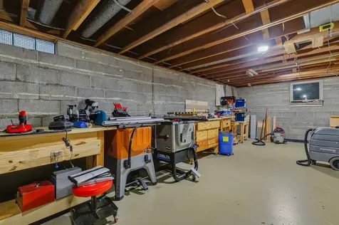 2221 3RD St B Street East Moline IL 61244