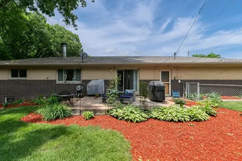 2221 3RD St B Street East Moline IL 61244
