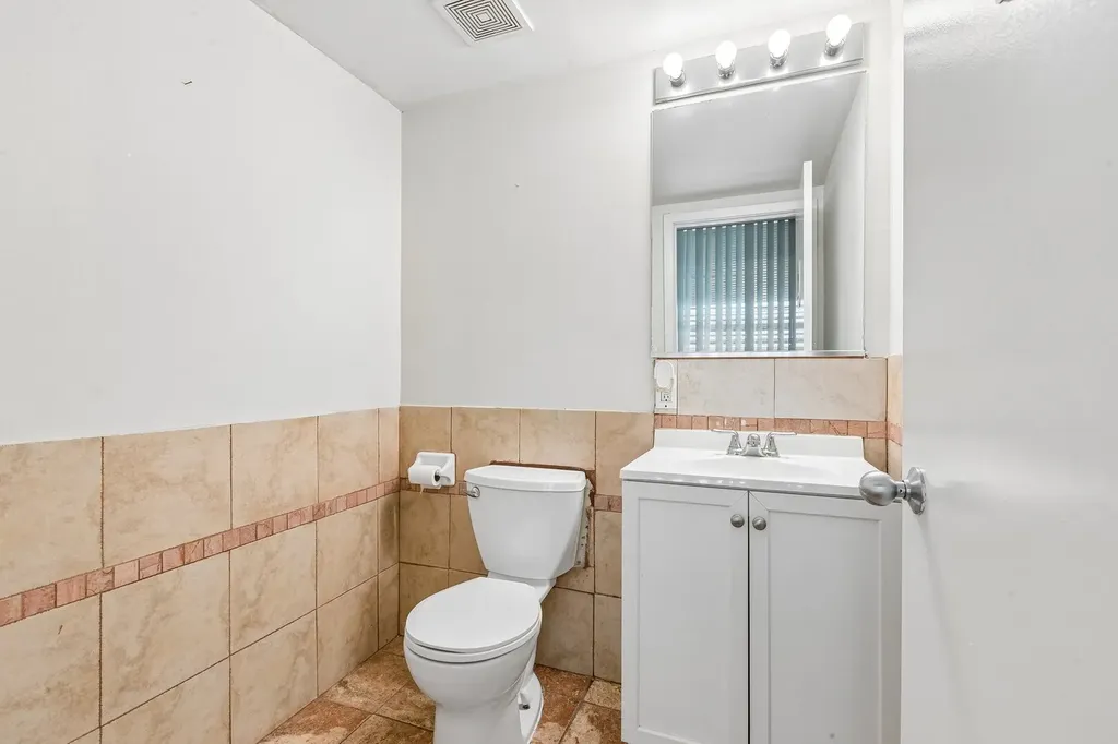 8029 Lincoln Avenue Skokie IL 60077