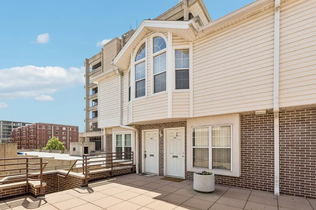 8029 Lincoln Avenue Skokie IL 60077
