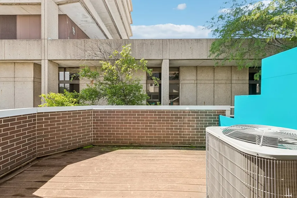 8029 Lincoln Avenue Skokie IL 60077