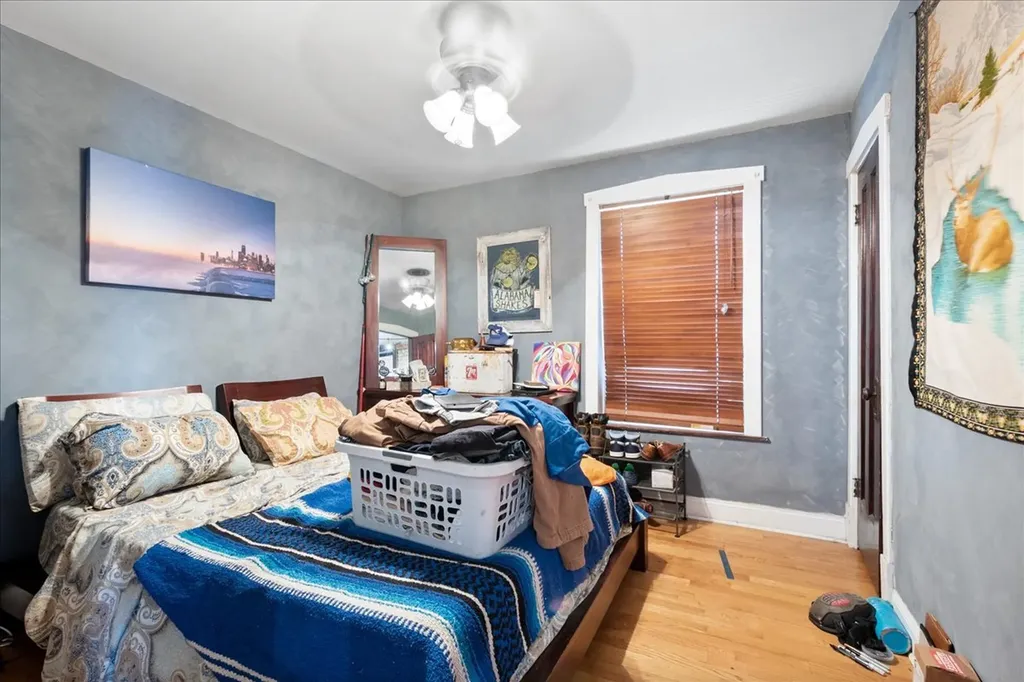 3404 North Tripp Avenue Chicago IL 60641