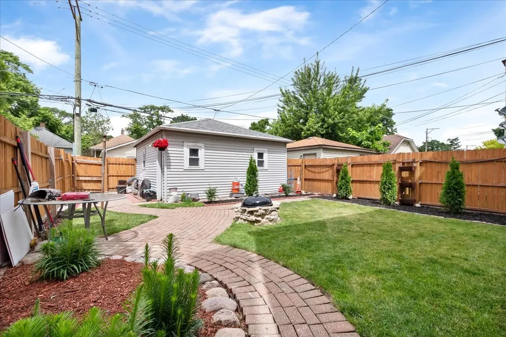 3404 North Tripp Avenue Chicago IL 60641