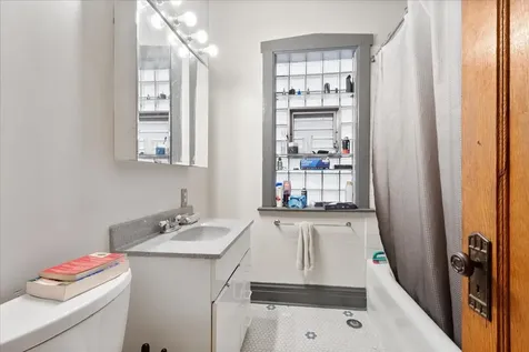 3404 North Tripp Avenue Chicago IL 60641