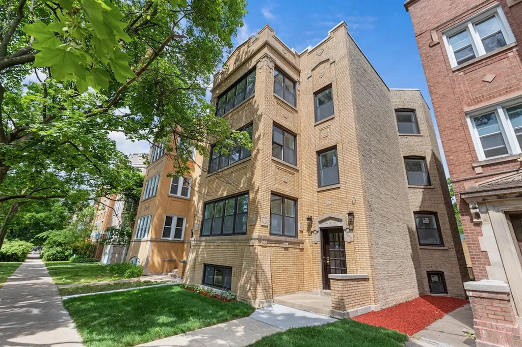 6423 North Washtenaw Avenue Chicago IL 60645