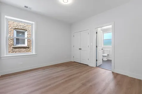 6423 North Washtenaw Avenue Chicago IL 60645