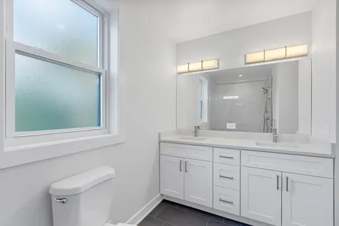 6423 North Washtenaw Avenue Chicago IL 60645