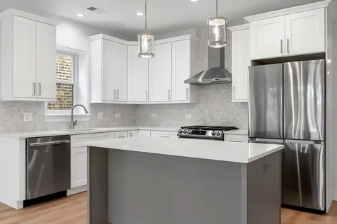 6423 North Washtenaw Avenue Chicago IL 60645