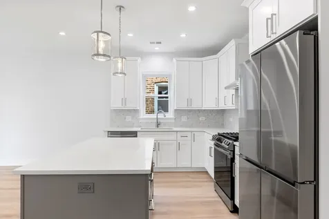 6423 North Washtenaw Avenue Chicago IL 60645