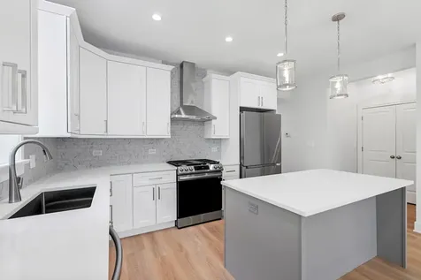 6423 North Washtenaw Avenue Chicago IL 60645