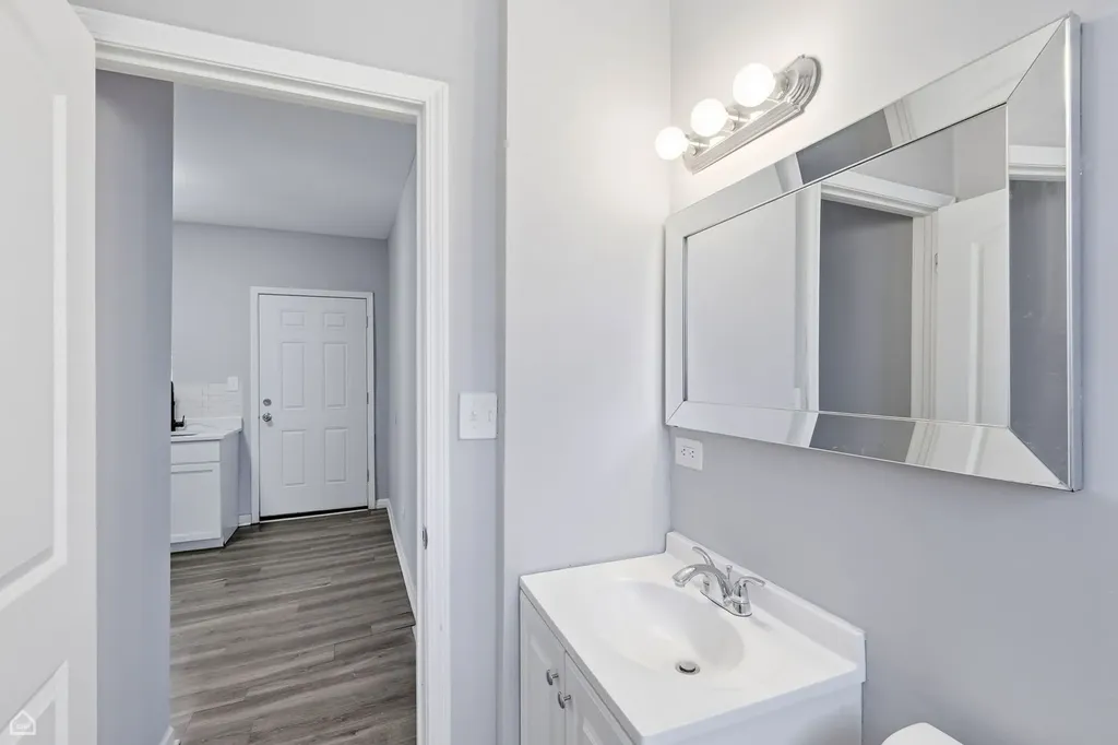 16 East 118th Place Chicago IL 60628