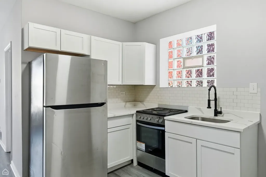 16 East 118th Place Chicago IL 60628