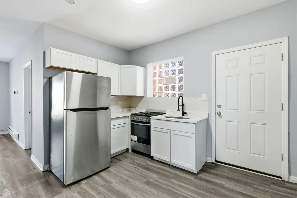 16 East 118th Place Chicago IL 60628