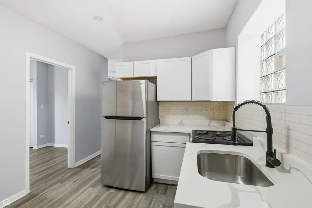 16 East 118th Place Chicago IL 60628