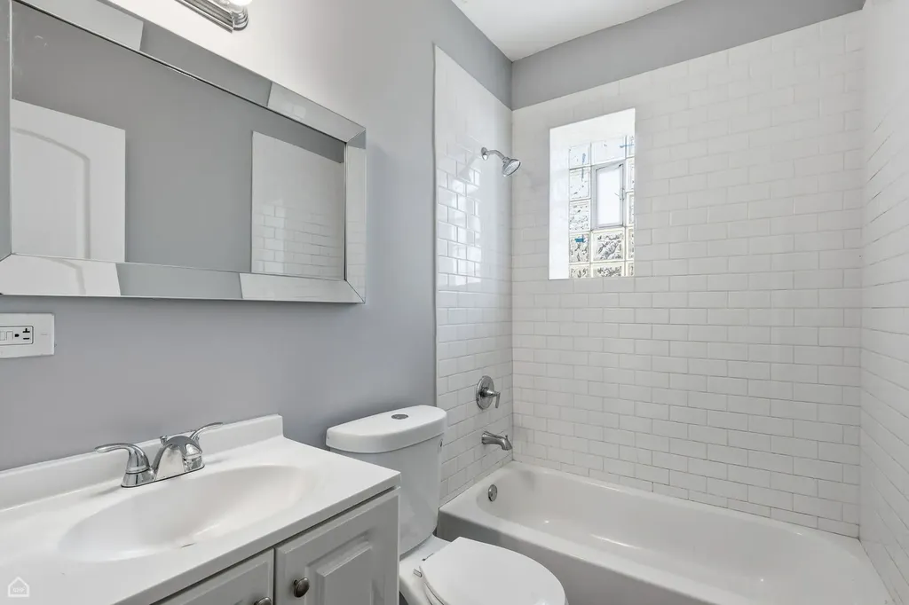 16 East 118th Place Chicago IL 60628