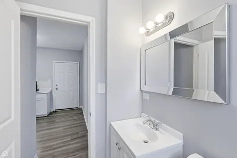 16 East 118th Place Chicago IL 60628
