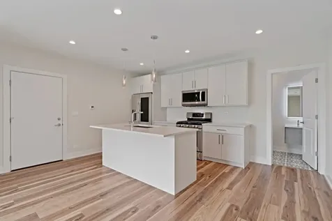 5131 North Lincoln Avenue Chicago IL 60625
