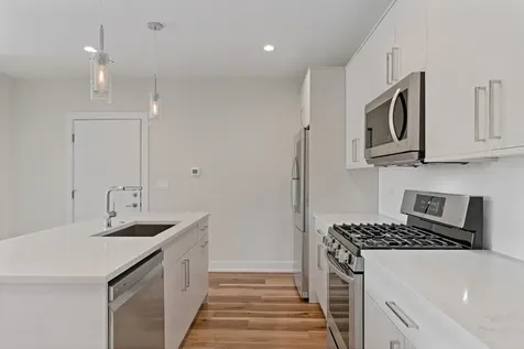 5131 North Lincoln Avenue Chicago IL 60625