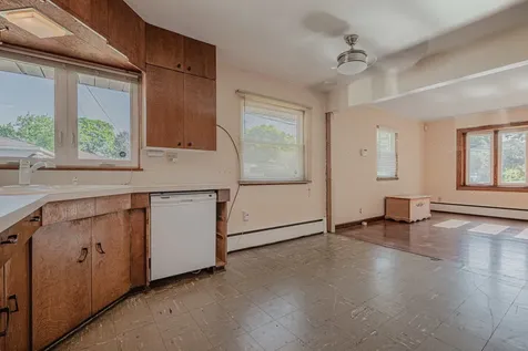 3212 Elisha Avenue Zion IL 60099