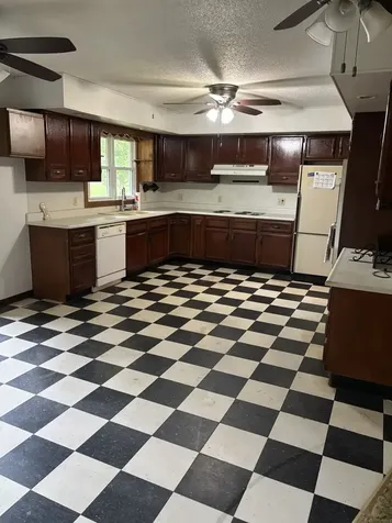 301 South 2nd Street Walnut IL 61376