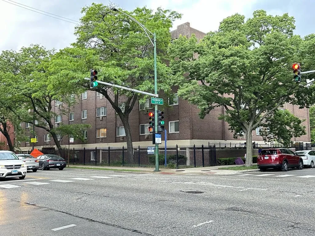 1040 West Hollywood Avenue Chicago IL 60660