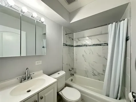 1040 West Hollywood Avenue Chicago IL 60660