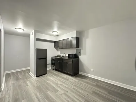 1040 West Hollywood Avenue Chicago IL 60660