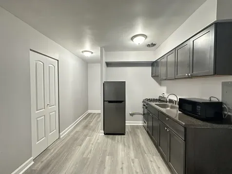 1040 West Hollywood Avenue Chicago IL 60660