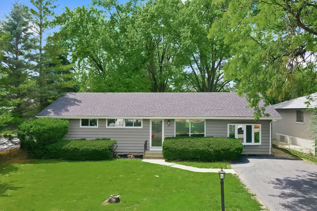 221 Sky Hill Road Wauconda IL 60084
