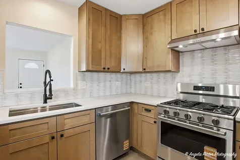 221 Sky Hill Road Wauconda IL 60084